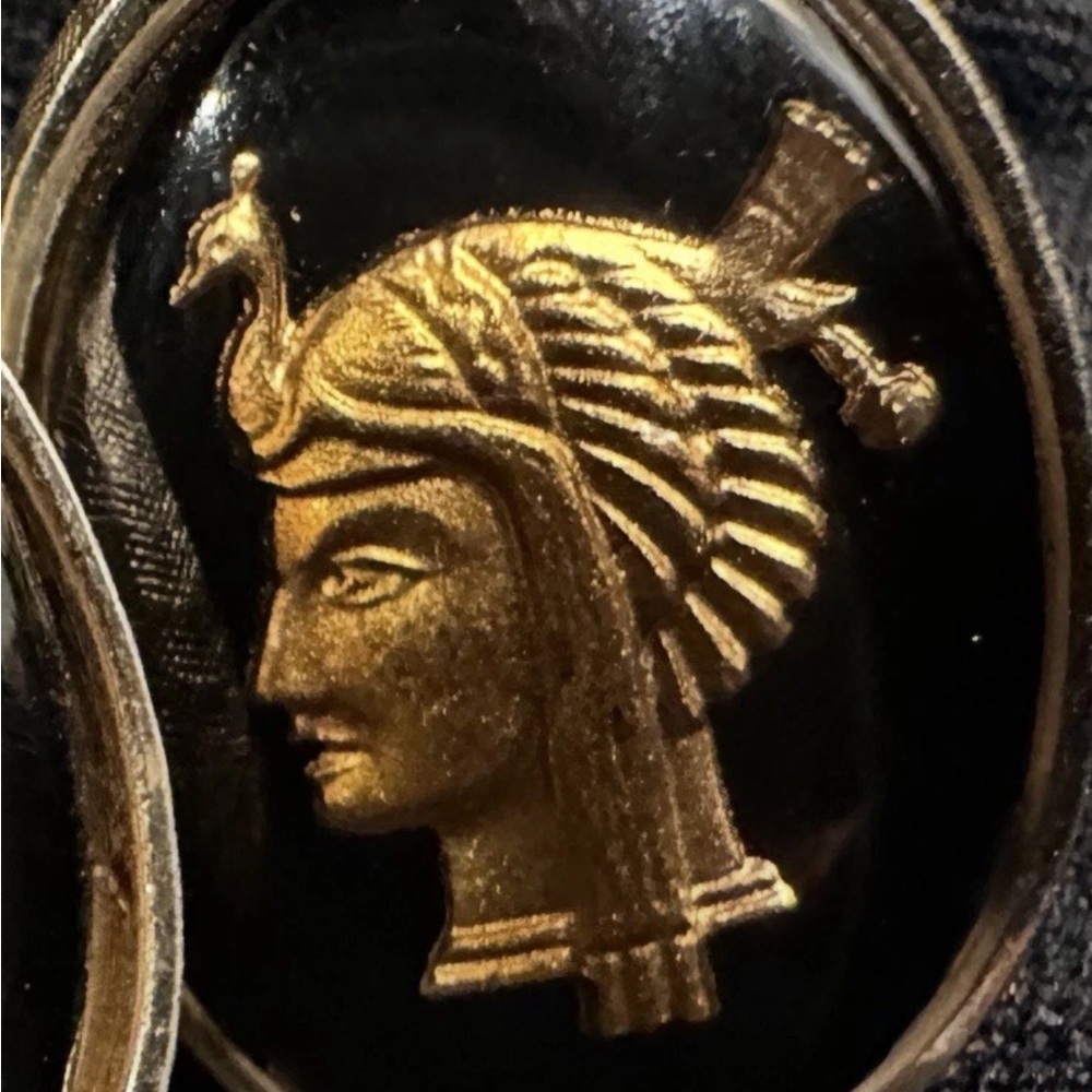 Vintage Black and Gold Egyptian or Greek cuff links - Picture 8 of 9